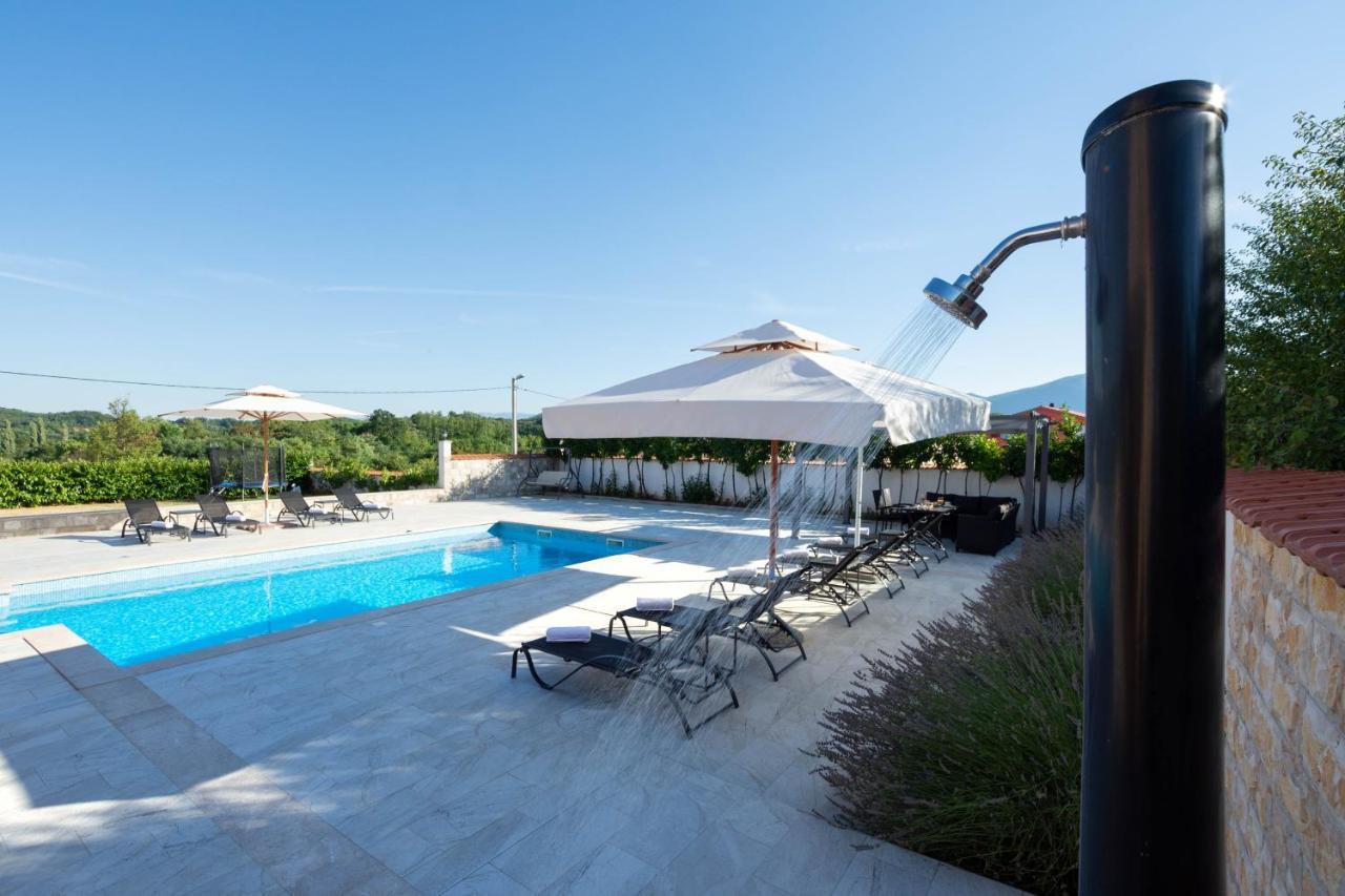Vacation Villa Matic With 7 Bedrooms Sinj Zewnętrze zdjęcie