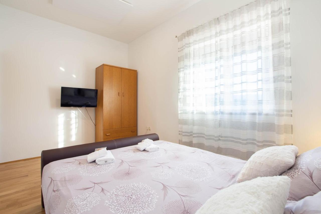 Vacation Villa Matic With 7 Bedrooms Sinj Zewnętrze zdjęcie