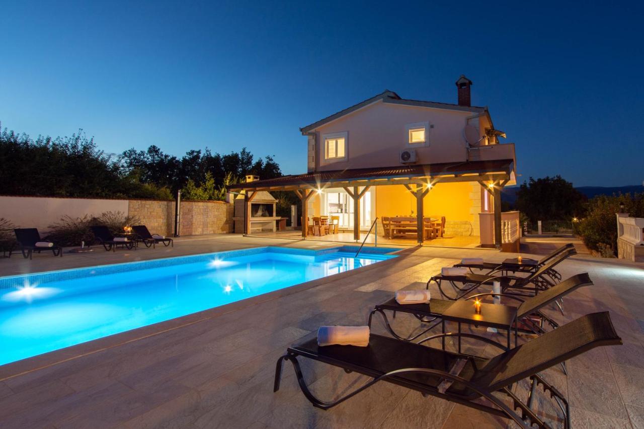 Vacation Villa Matic With 7 Bedrooms Sinj Zewnętrze zdjęcie