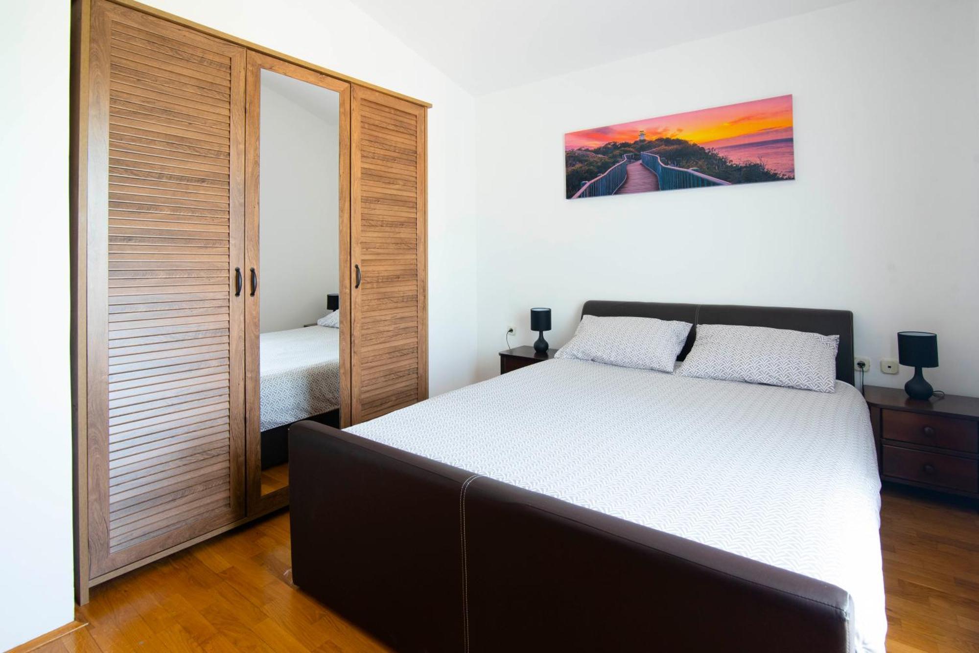 Vacation Villa Matic With 7 Bedrooms Sinj Zewnętrze zdjęcie