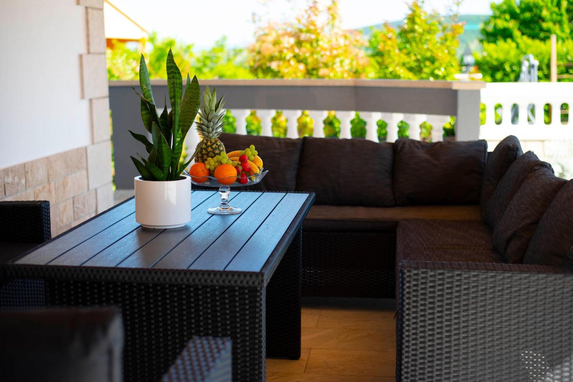 Vacation Villa Matic With 7 Bedrooms Sinj Zewnętrze zdjęcie